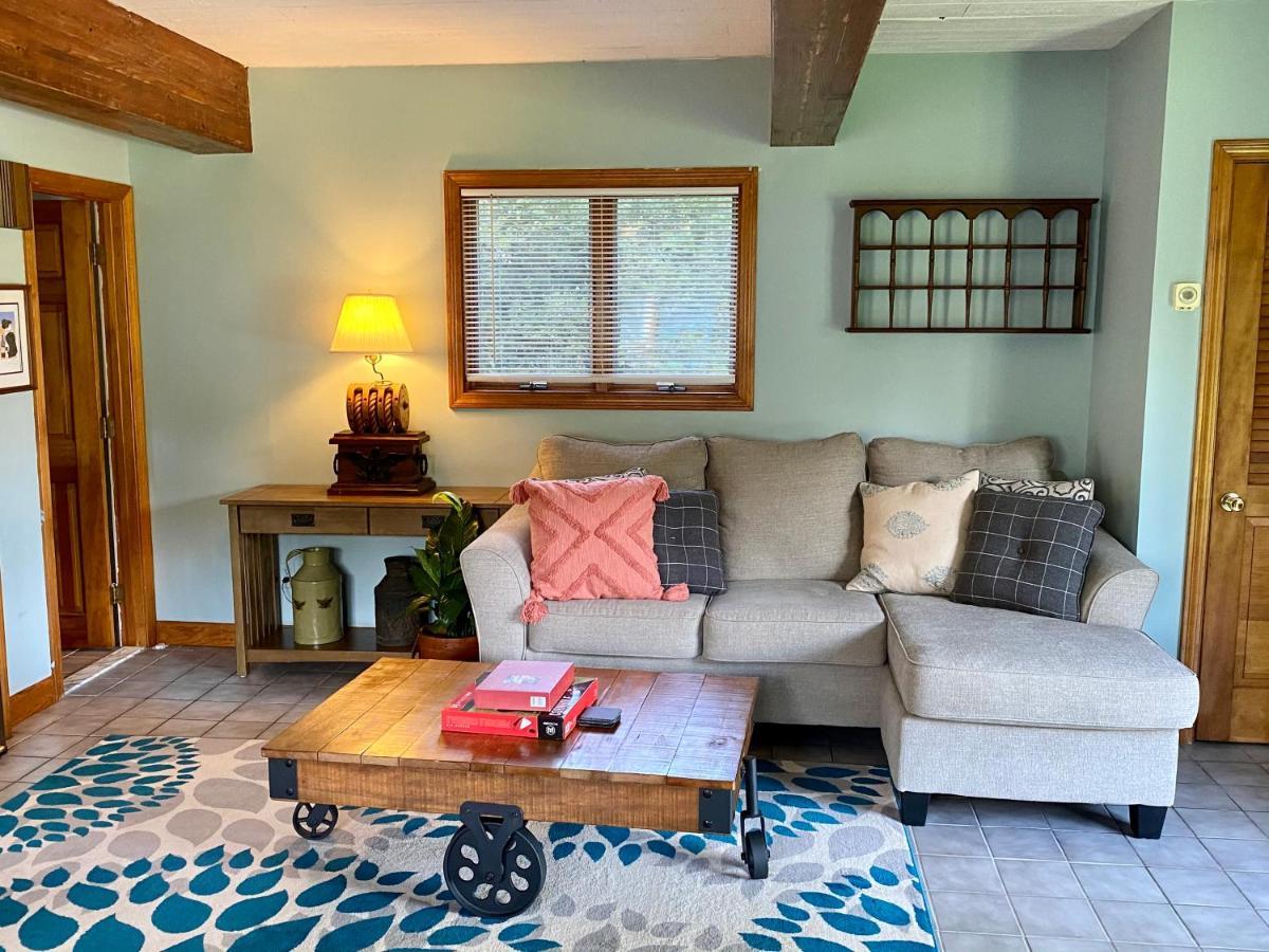 Westport 1 Bed Cottage, Partial Waterviews & Water Access מראה חיצוני תמונה